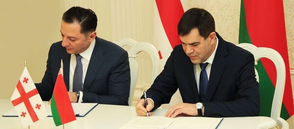 Глава СГБ Грузии Вахтанг Гомелаури и председатель КГБ Беларуси Валерий Вакульчик подписали соглашение Глава СГБ Грузии Вахтанг Гомелаури и председатель КГБ Беларуси Валерий Вакульчик подписали соглашение - Sputnik Грузия