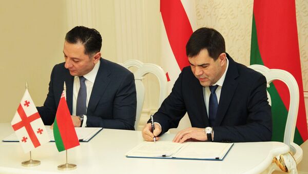 Глава СГБ Грузии Вахтанг Гомелаури и председатель КГБ Беларуси Валерий Вакульчик подписали соглашение - Sputnik Грузия