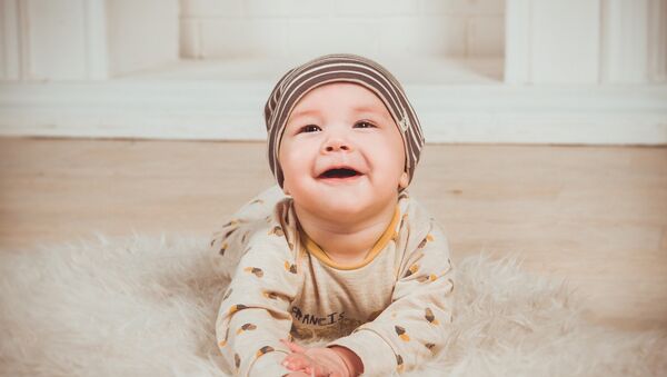 Маленький ребенок улыбается - Sputnik Грузия
