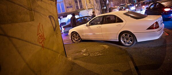 Неправильная парковка в центре Тбилиси Неправильная парковка в центре Тбилиси - Sputnik Грузия