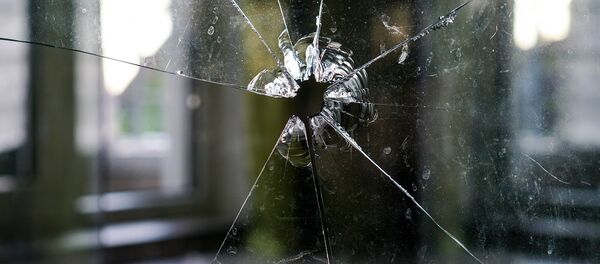 Витрина с дыркой от пули - Sputnik Грузия