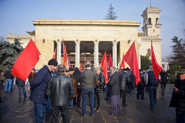 В этом году в акции в память об Иосифе Сталине приняли участие несколько десятков человек - Sputnik Грузия