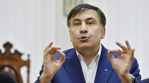 Михаил Саакашвили в Киеве беседует с журналистами в здании суда, 22 декабря 2017 года - Sputnik Грузия