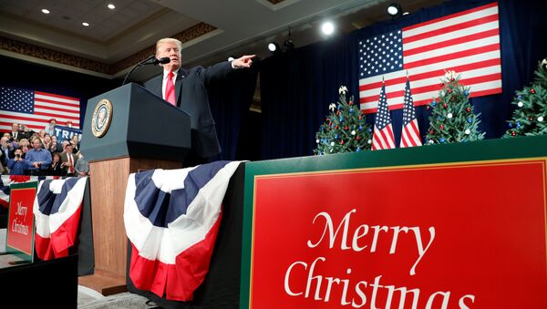 Президент США Дональд Трамп обращается к общественности в канун Рождества - Sputnik Грузия