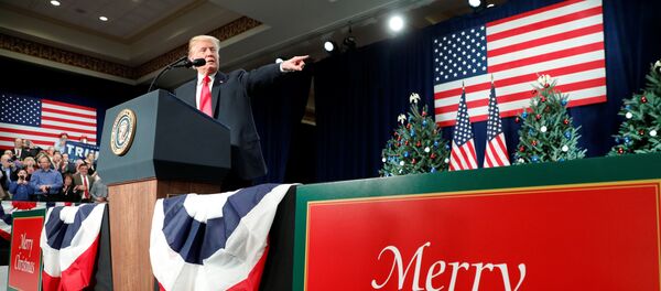 Президент США Дональд Трамп обращается к общественности в канун Рождества - Sputnik Грузия