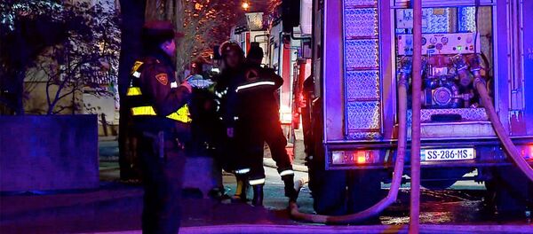 Пожарные на месте возгорания в отеле Rooms Hotel - Sputnik Грузия