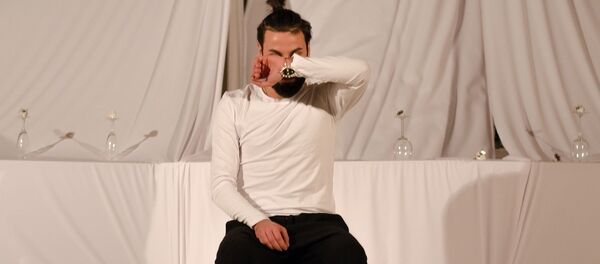 Перформанс Торнике Джгернаия - Sputnik Грузия