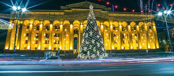 საქართველოს პარლამენტის შენობა ახალ წელს საქართველოს პარლამენტის შენობა ახალ წელს - Sputnik საქართველო