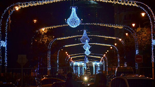 Новогоднее освещение на одной из улиц Батуми - Sputnik Грузия