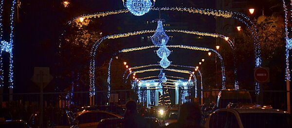 Новогоднее освещение на одной из улиц Батуми - Sputnik Грузия