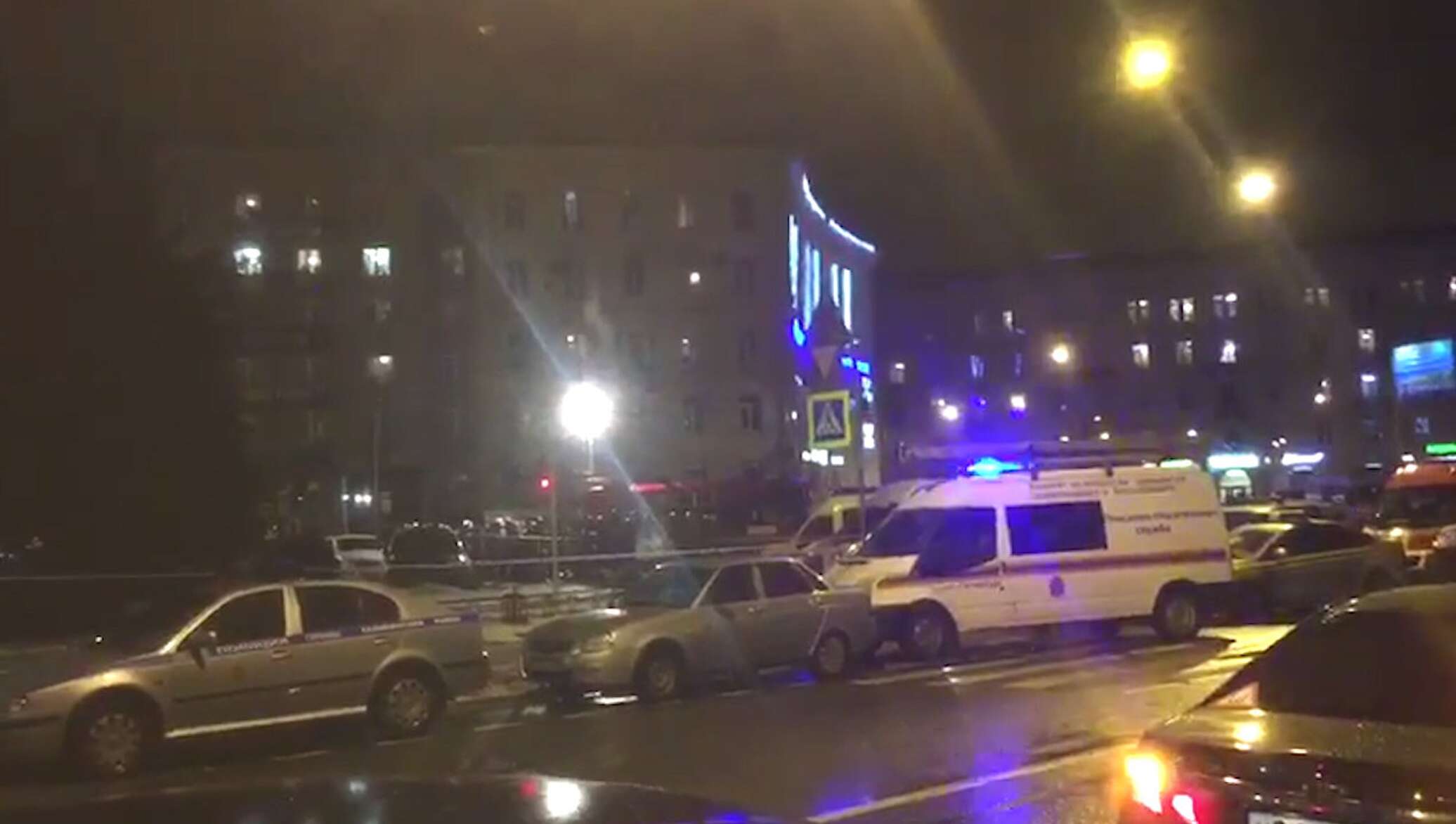 Что произошло в санкт петербурге сегодня взрыв. Москва перекресток взрыв. Взрыв в перекрёстке сейчас. Москва перекрёсток взорвалсч. Взрыв в Московском супермаркете сегодня перекресток.