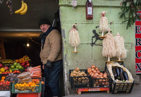 Торговля чичилаки на улицах столицы Грузии - Sputnik Грузия