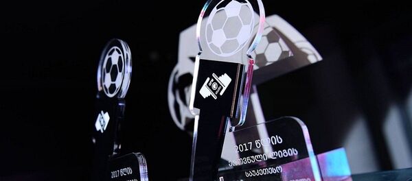 Призы лучшим футболистам чемпионата Грузии - Sputnik Грузия