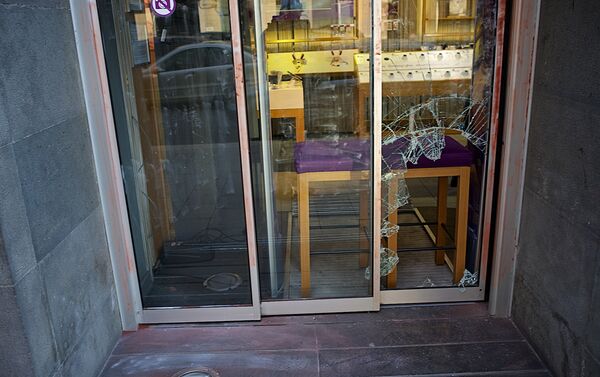 მობილური ტელეფონების მოპარვის მცდელობა თბილისში Geocell-ის მაღაზიაში - Sputnik საქართველო