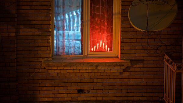 საშობაო სანთლები ფანჯარაში - Sputnik საქართველო