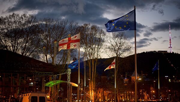 Флаги ЕС и Грузии на площади Европы в грузинской столице - Sputnik Грузия