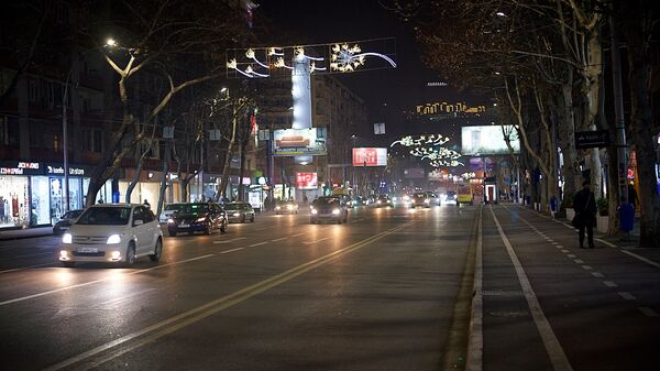 Машины на улице Пекина - вид ночью - Sputnik Грузия