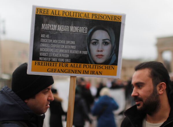 Иранцы и мусульмане вышли также на акцию в поддержку иранской оппозиции в Берлине, Германия - Sputnik Грузия