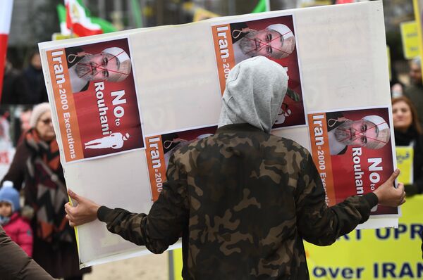 В крупных городах Ирана с конца декабря проходят массовые акции протеста. В их поддержку выступают иранцы и мусульмане в других странах, в частности в Европе. На фото - акция в Брюсселе в поддержку оппозиции в Иране - Sputnik Грузия