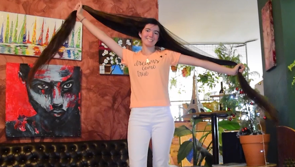 Рапунцель из Аргентины: девушка отрастила волосы длиной 1.53 м - Sputnik Грузия