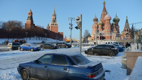 Парковка на площади Васильевский спуск в Москве - Sputnik Грузия
