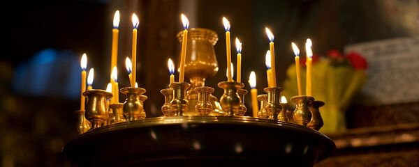 Горящие свечи в Метехской церкви - Sputnik Грузия