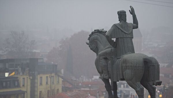 Тбилиси в тумане - памятник царю Вахтангу Горгасали - Sputnik Грузия