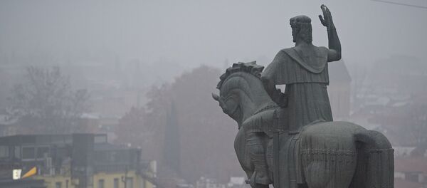 Тбилиси в тумане - памятник царю Вахтангу Горгасали - Sputnik Грузия