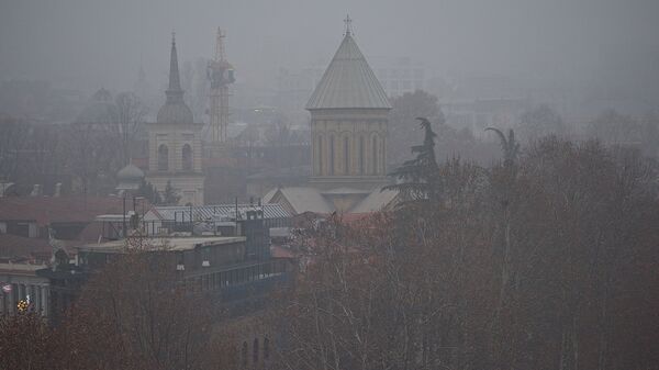 Тбилиси в тумане - кафедральный собор Сиони - Sputnik Грузия
