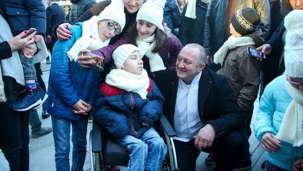 Дети с ограниченными возможностями в гостях у президента Грузии - Sputnik Грузия