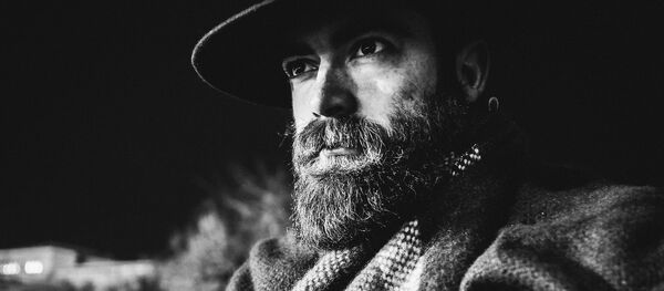 წვერ-ულვაშიანი მამაკაცი წვერ-ულვაშიანი მამაკაცი - Sputnik საქართველო