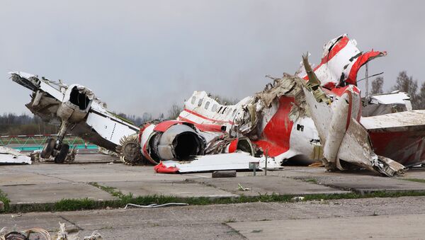 Обломки польского правительственного самолета Ту-154 на охраняемой площадке аэродрома в Смоленске - Sputnik Грузия