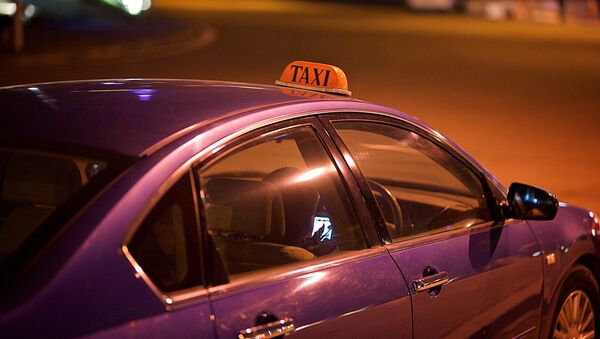 Машина такси на одной из тбилисских улиц - Sputnik Грузия