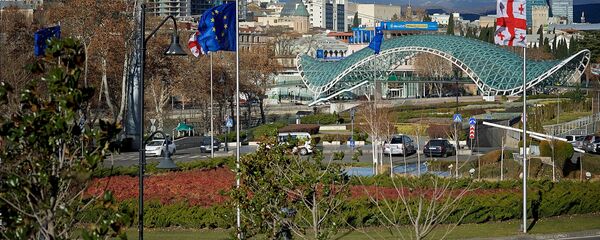 Тбилиси зимним днем - площадь Европы и вид на центр города - Sputnik Грузия