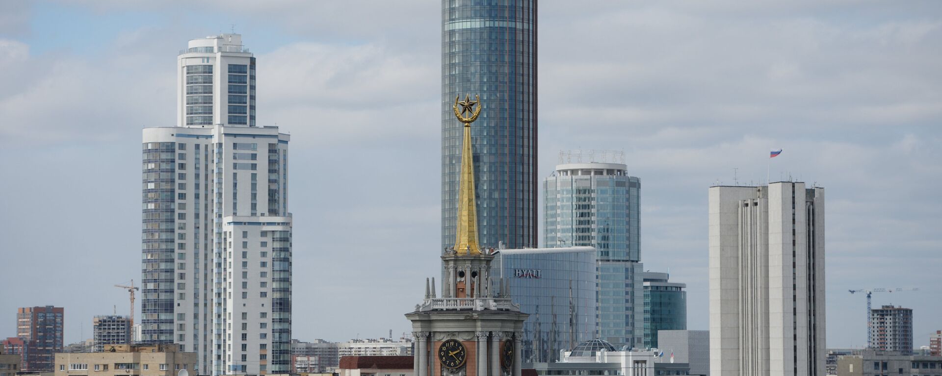 Вид на Екатеринбург с колокольни храма Большой Златоуст - Sputnik Грузия, 1920, 24.11.2023