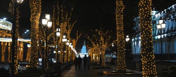 Новогоднее освещение в Тбилиси Новогоднее освещение в Тбилиси - Sputnik Грузия