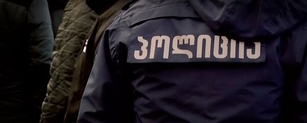 პოლიციის თანამშრომელი „სარფის საკონტროლო-გამშვებ პუნქტზე პოლიციის თანამშრომელი „სარფის საკონტროლო-გამშვებ პუნქტზე - Sputnik საქართველო