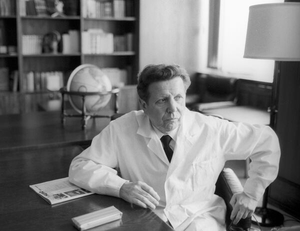 Кардиолог Евгений Чазов Кардиолог Евгений Чазов - Sputnik Грузия