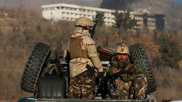 Представители афганских сил безопасности на месте террористической атаки в Кабуле - Sputnik Грузия