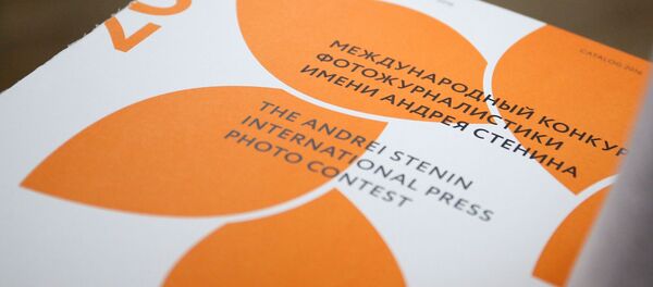 На выставке работ победителей Международного конкурса фотожурналистики имени Андрея Стенина в Краснодарском краевом выставочном зале изобразительных искусств в Краснодаре - Sputnik Грузия