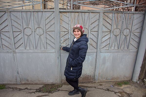 Участница проекта Ты супер! Нана Вардзелашвили у своего дома в Карели - Sputnik Грузия