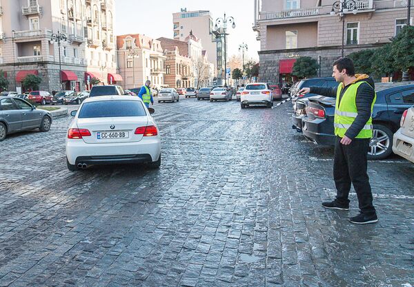 Репортер Sputnik  в роли стоянщика - Sputnik Грузия