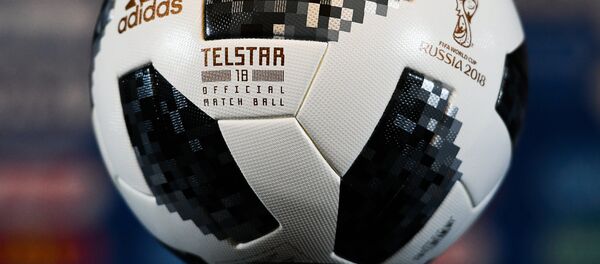Официальный мяч чемпионата мира по футболу 2018 Telstar 18, архивное фото - Sputnik Грузия