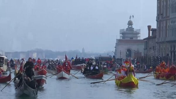 Тысячи лодок: как прошел красочный водный парад в Венеции - Sputnik Грузия