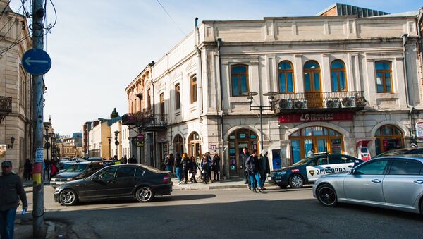 Прохожие на улице Кутаиси - Sputnik Грузия