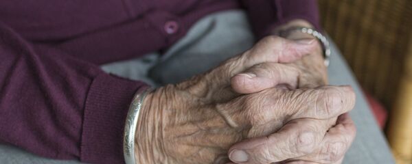 ხანდაზმული ქალის ხელები ხანდაზმული ქალის ხელები - Sputnik საქართველო