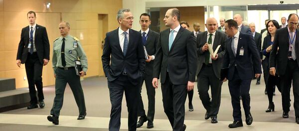 Глава МИД Грузии Михаил Джанелидзе и Генсек НАТО Йенс Столтенберг на переговорах - Sputnik Грузия