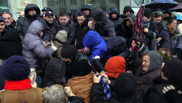 Женщины-против полиции: уличные торговцы устроили шумную акцию в Зугдиди - Sputnik Грузия