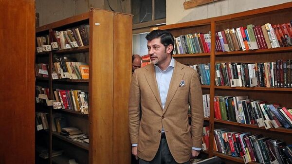 Мэр Тбилиси Каха Каладзе в библиотеке - Sputnik Грузия