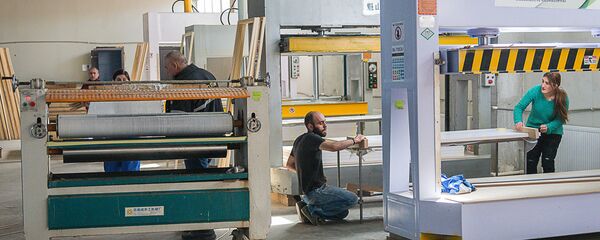 კარების დამამზადებელი ქარხანა კარების დამამზადებელი ქარხანა - Sputnik საქართველო